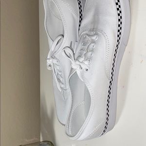 White authentic vans with a small checkered rim